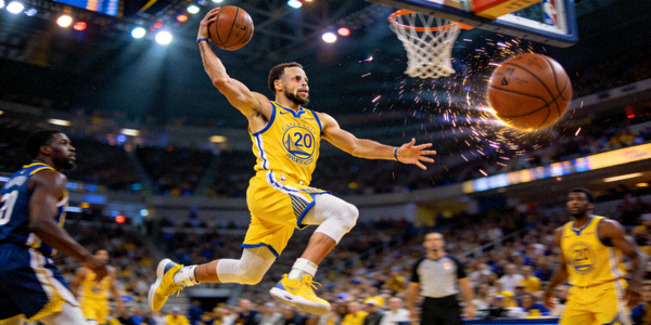 库里在比赛中投出关键三分球的瞬间